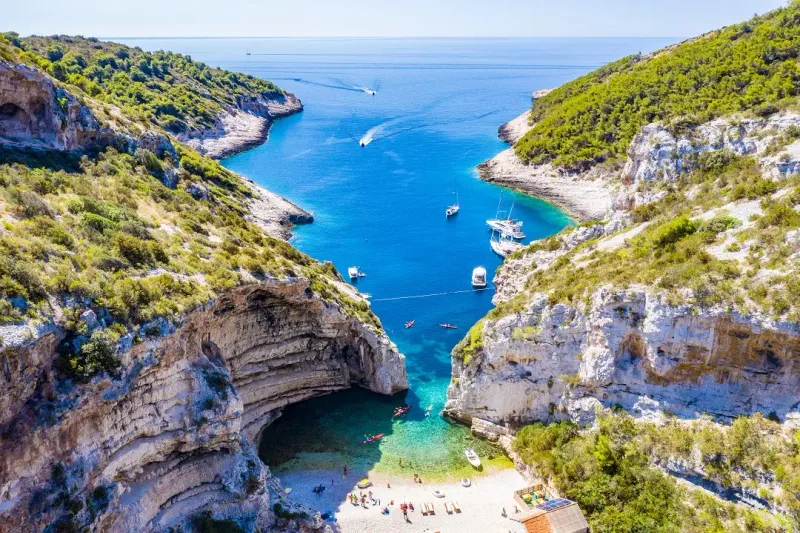 Otok Vis - Modra špilja